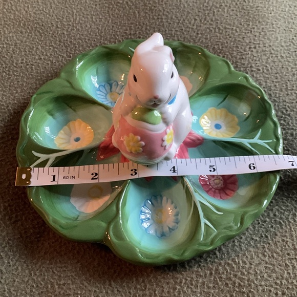 Set of 2 decorative Easter ceramic dishes.  Approx 6 1/2” x 5” and 7” x 4” - Picture 6 of 8